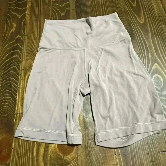 ARITZIA TNA BUTTER Cheeky Hi-Rise 7" Short Size XXS (colorway sold out online) - Picture 2 of 6